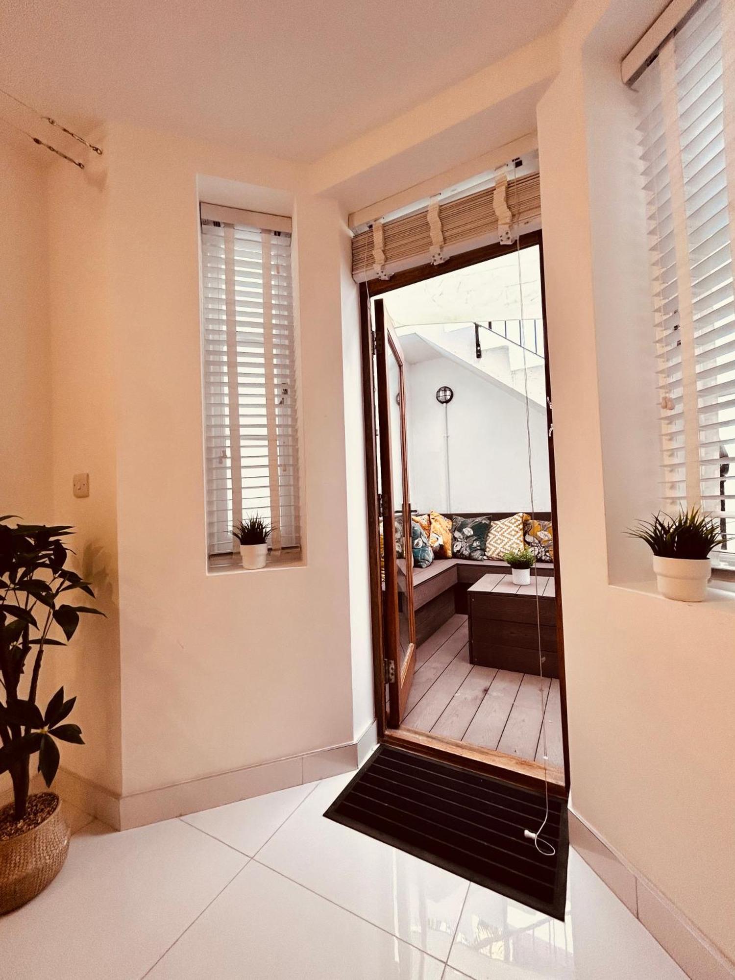 Stunning Spacious B.Apt. Slps.4 Londra Esterno foto